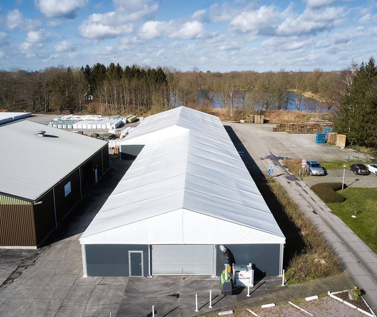 Buying a tent hall for additional business space - Donselaar